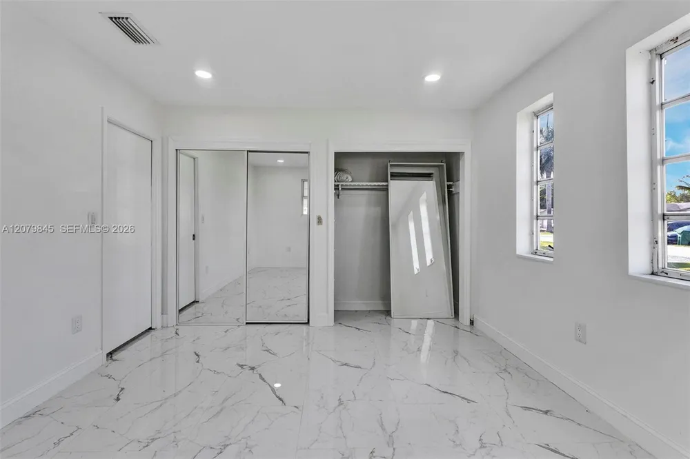 860 NW 207th St Miami Gardens, FL 33169