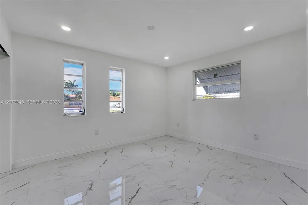 860 NW 207th St Miami Gardens, FL 33169