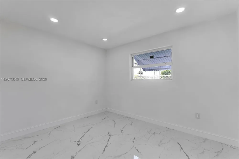 860 NW 207th St Miami Gardens, FL 33169