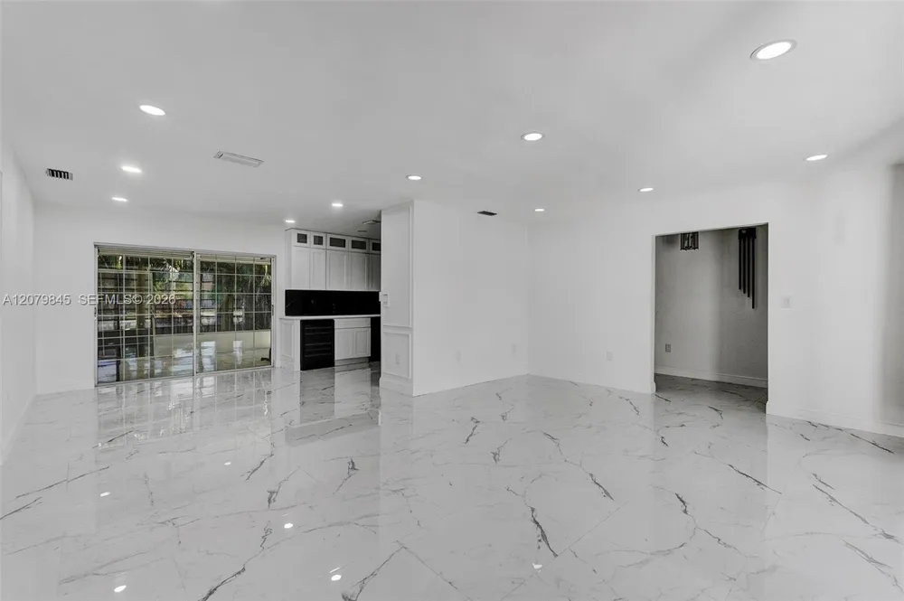 860 NW 207th St Miami Gardens, FL 33169