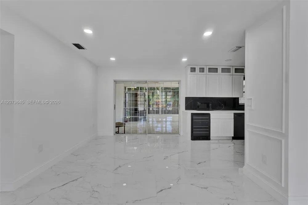 860 NW 207th St Miami Gardens, FL 33169