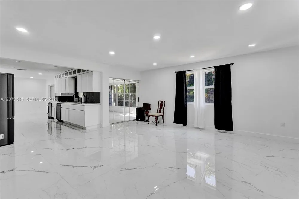 860 NW 207th St Miami Gardens, FL 33169