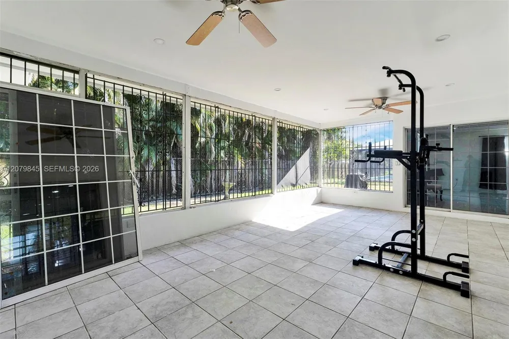 860 NW 207th St Miami Gardens, FL 33169