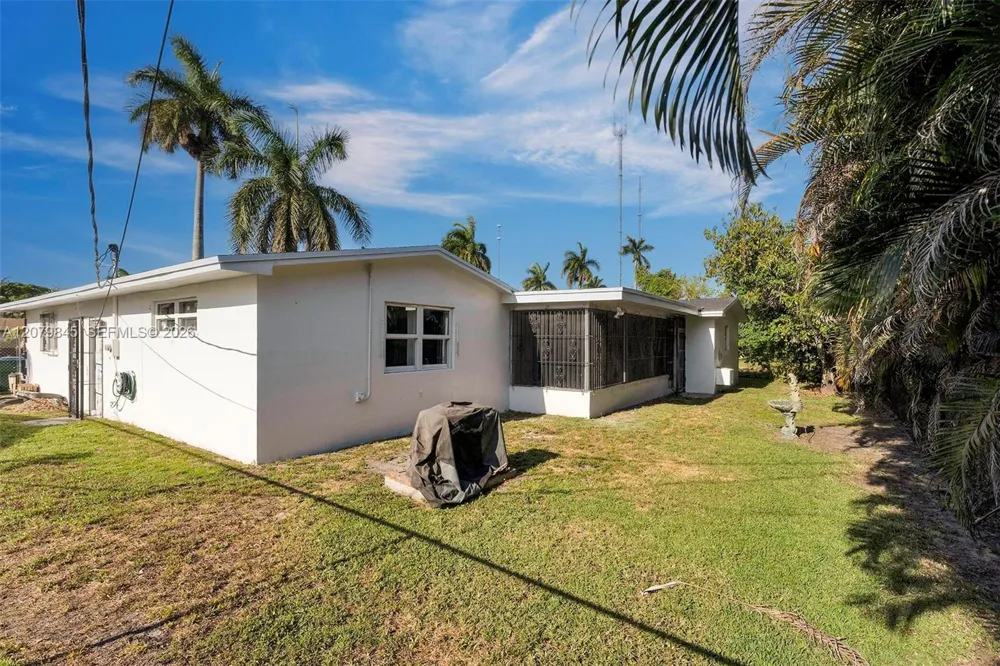 860 NW 207th St Miami Gardens, FL 33169