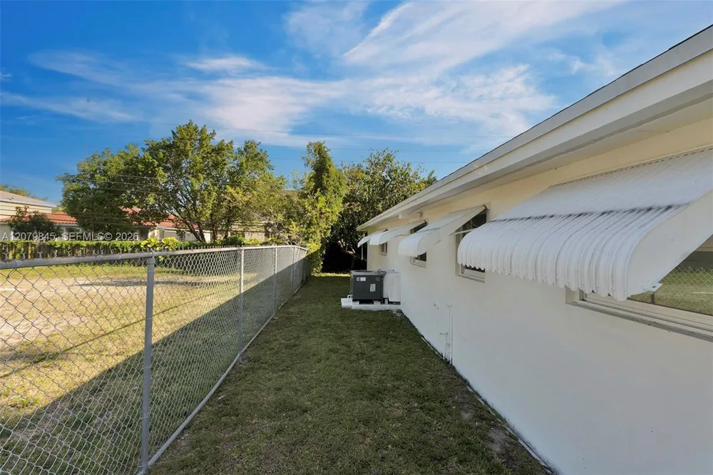 860 NW 207th St Miami Gardens, FL 33169