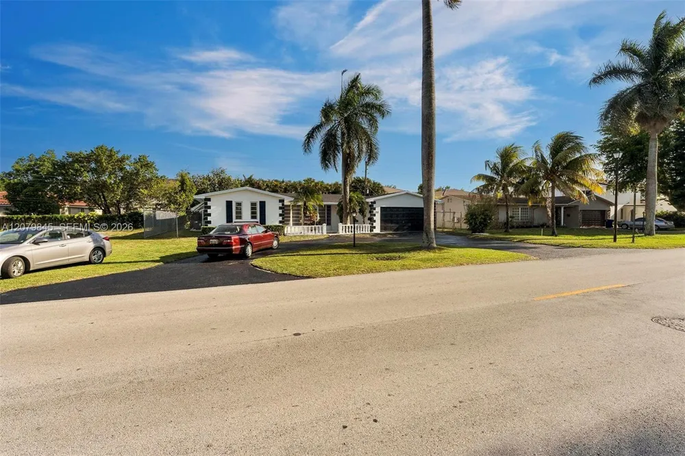 860 NW 207th St Miami Gardens, FL 33169