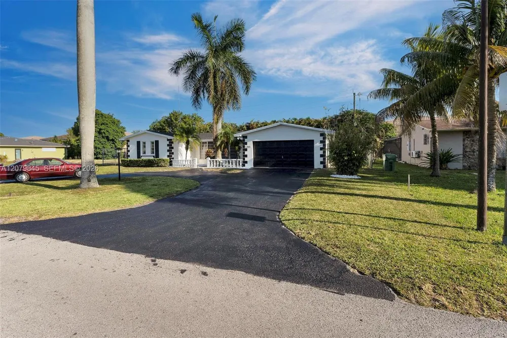 860 NW 207th St Miami Gardens, FL 33169