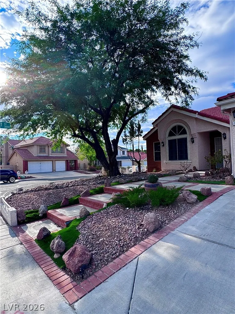 9713 Cascade Falls Avenue Las Vegas, NV 89117