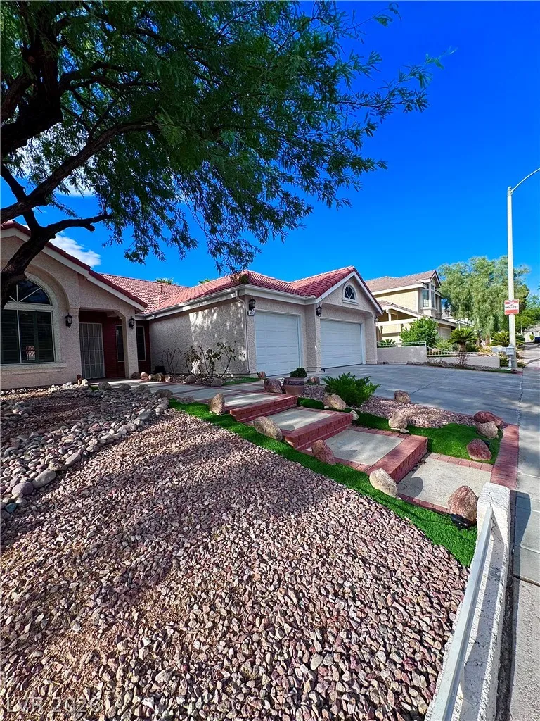 9713 Cascade Falls Avenue Las Vegas, NV 89117