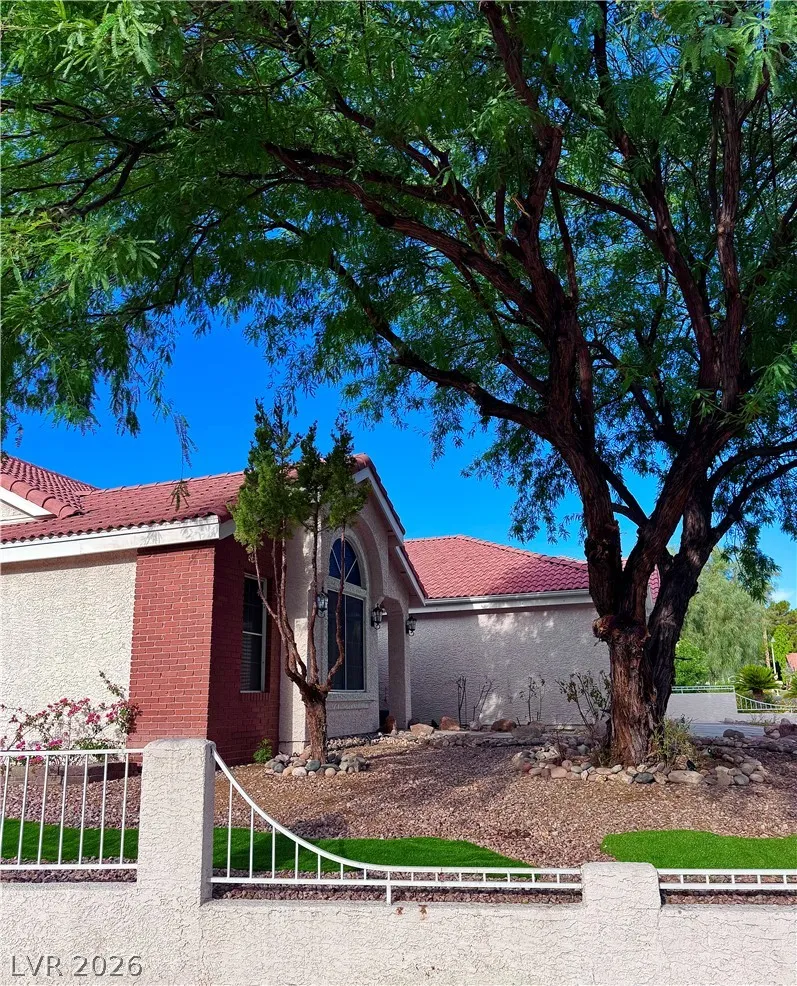 9713 Cascade Falls Avenue Las Vegas, NV 89117