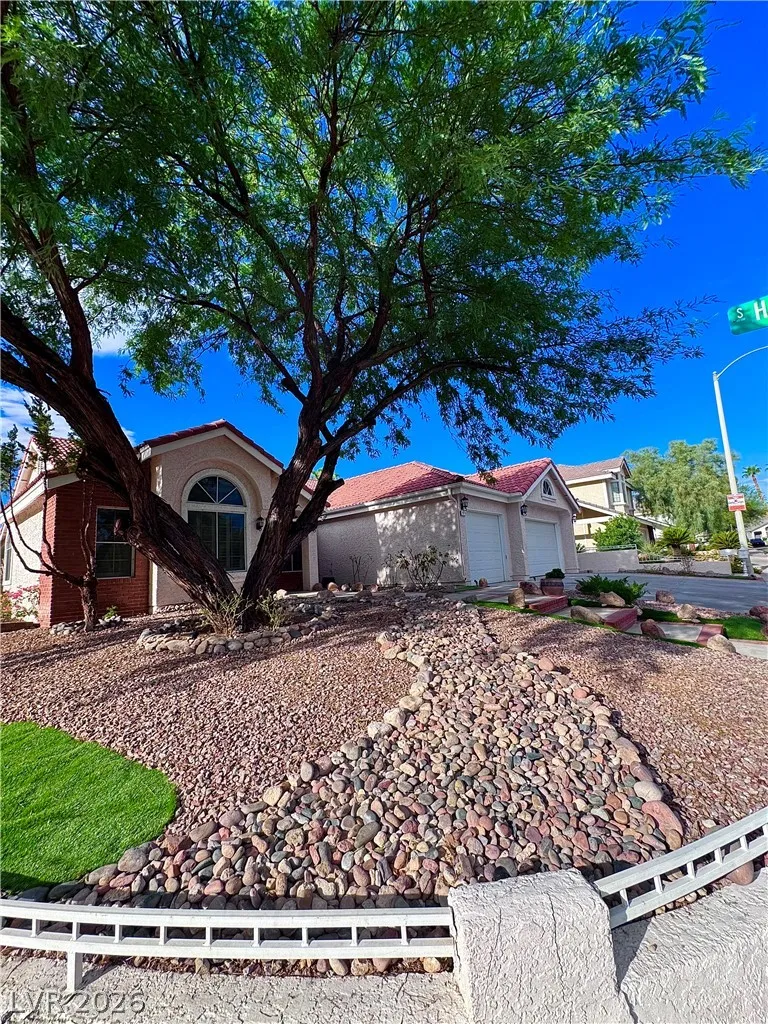 9713 Cascade Falls Avenue Las Vegas, NV 89117