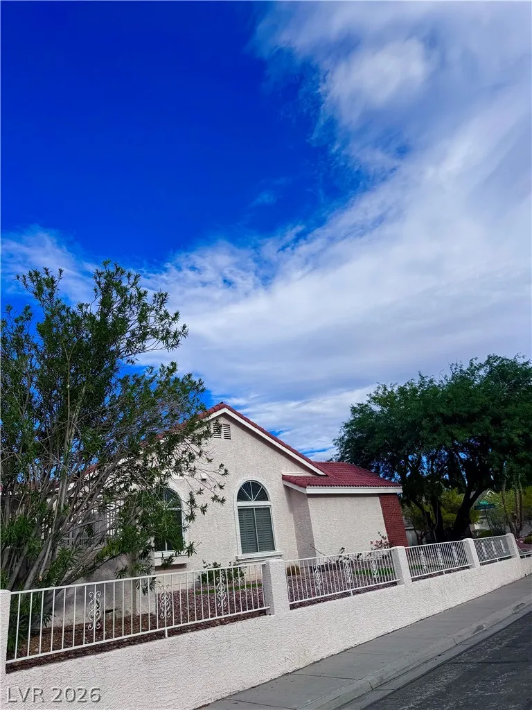 9713 Cascade Falls Avenue Las Vegas, NV 89117