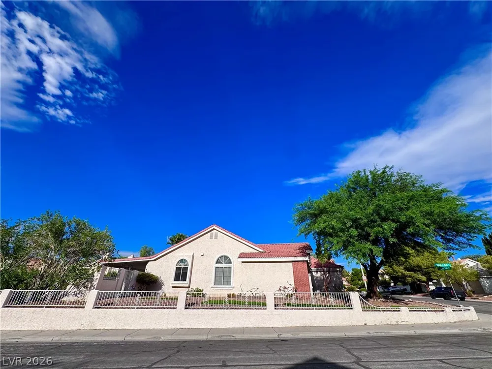 9713 Cascade Falls Avenue Las Vegas, NV 89117