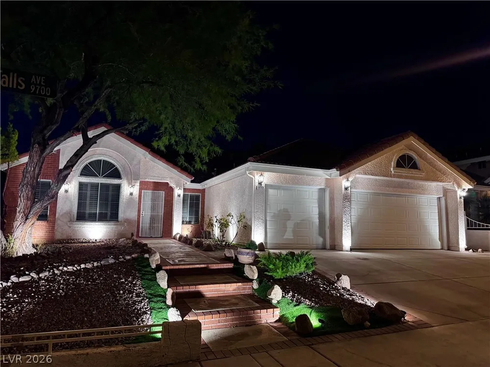 9713 Cascade Falls Avenue Las Vegas, NV 89117