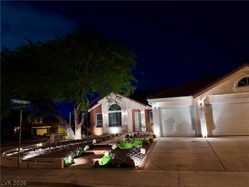 9713 Cascade Falls Avenue Las Vegas, NV 89117