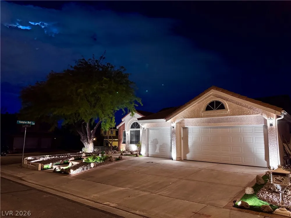 9713 Cascade Falls Avenue Las Vegas, NV 89117