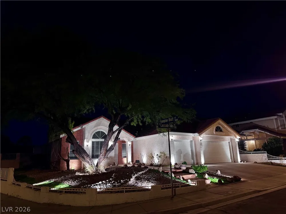 9713 Cascade Falls Avenue Las Vegas, NV 89117