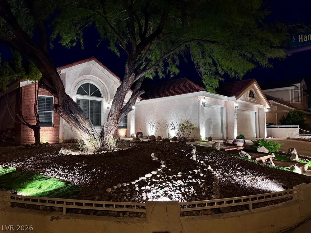 9713 Cascade Falls Avenue Las Vegas, NV 89117