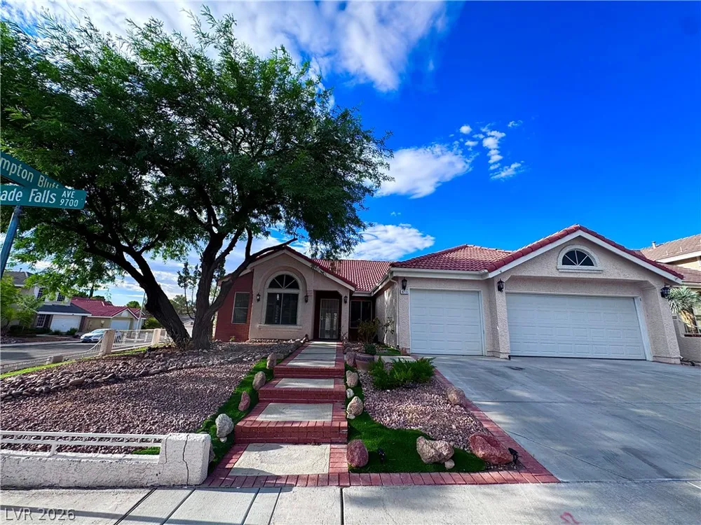 9713 Cascade Falls Avenue Las Vegas, NV 89117