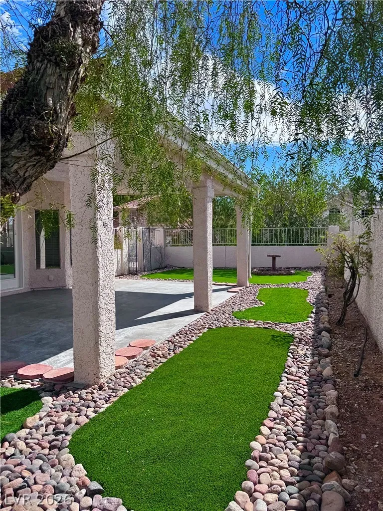 9713 Cascade Falls Avenue Las Vegas, NV 89117