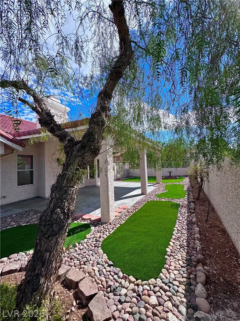 9713 Cascade Falls Avenue Las Vegas, NV 89117