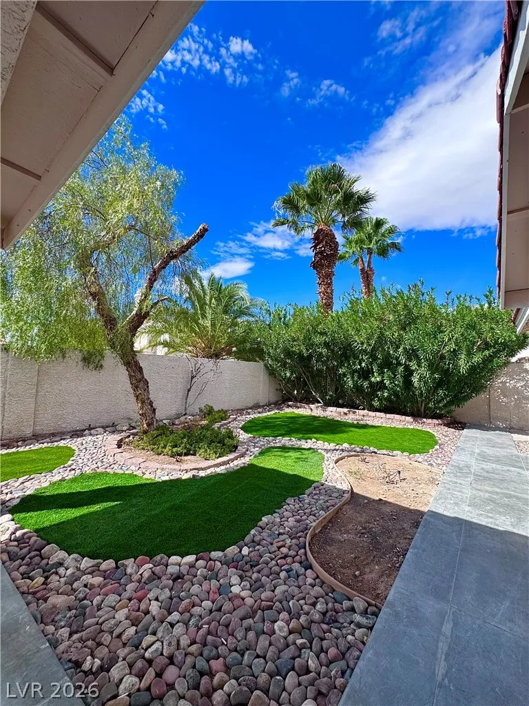 9713 Cascade Falls Avenue Las Vegas, NV 89117