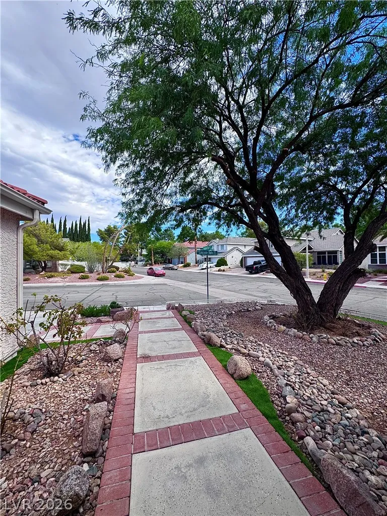 9713 Cascade Falls Avenue Las Vegas, NV 89117