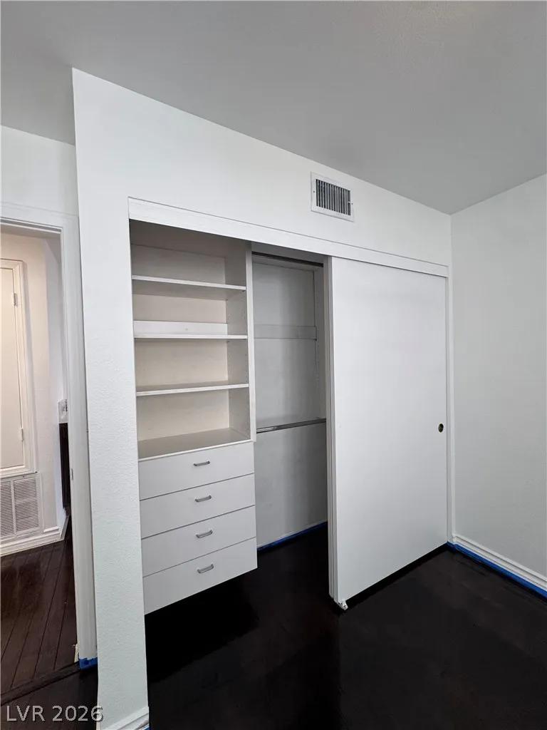 9713 Cascade Falls Avenue Las Vegas, NV 89117