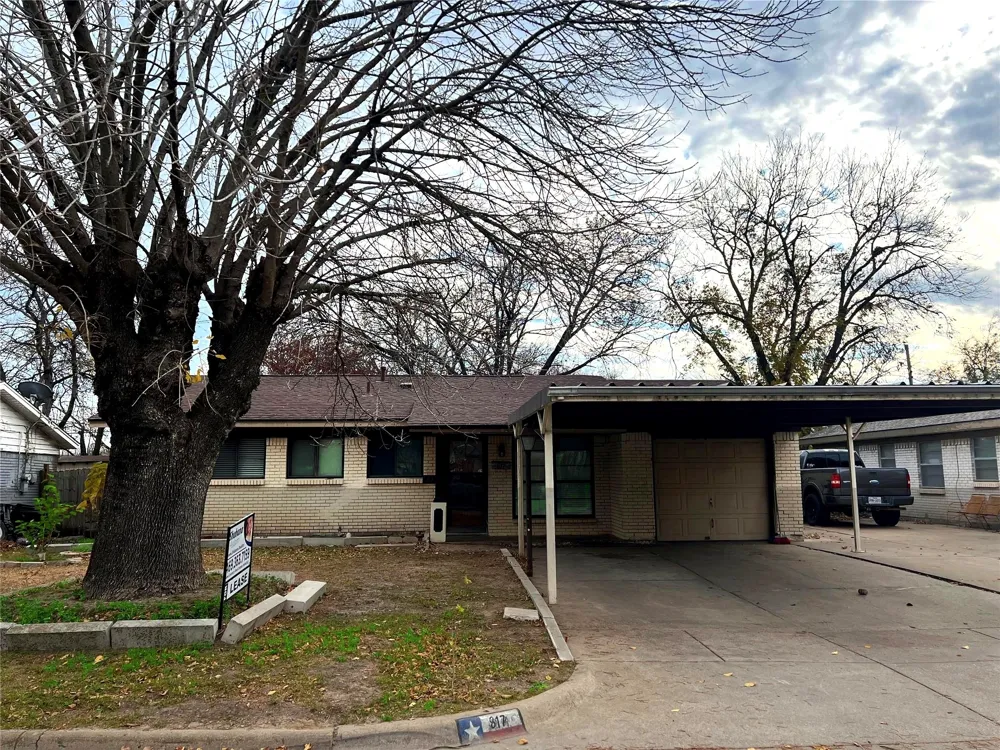 817 W Barron Avenue Everman, TX 76140
