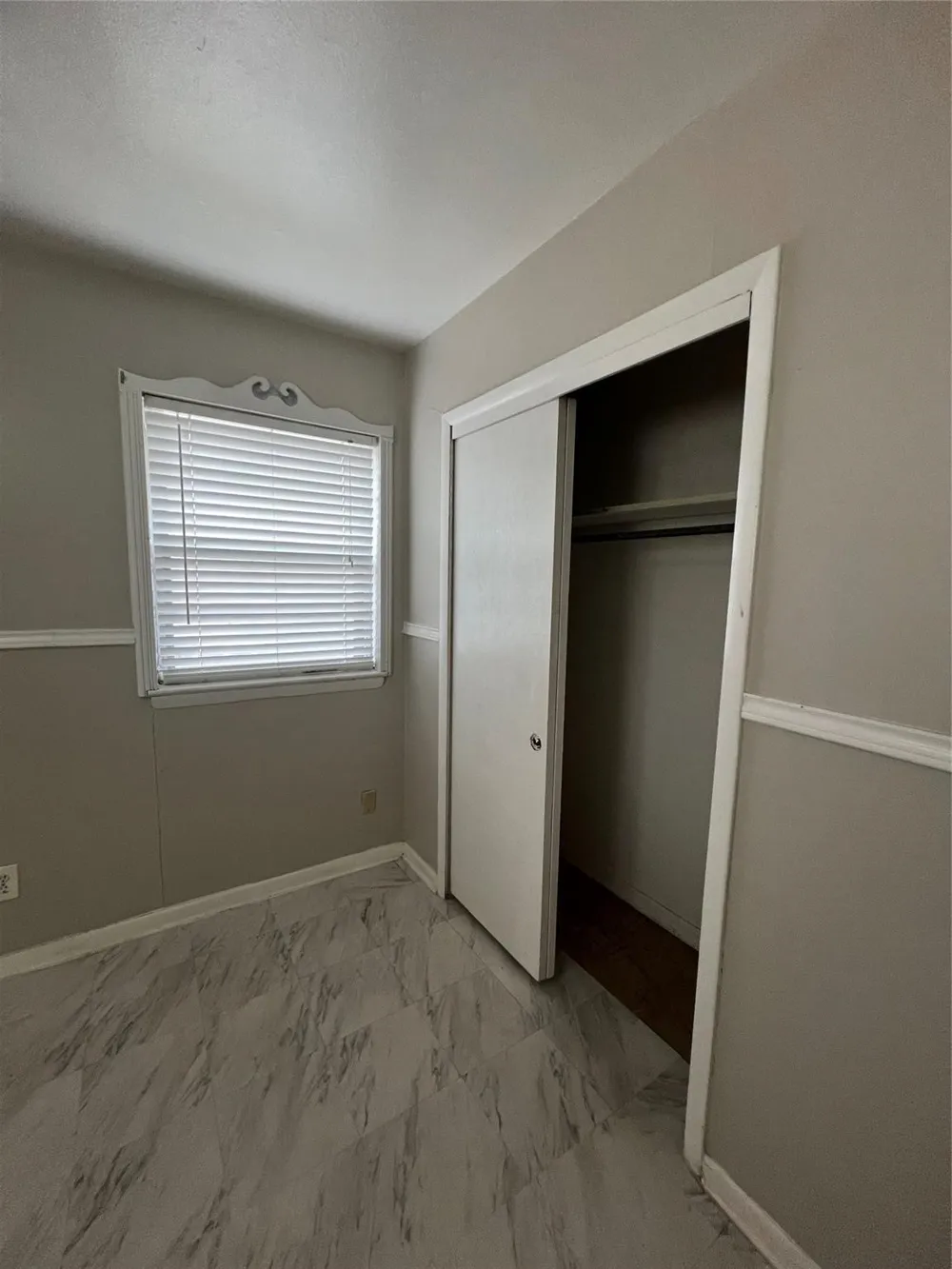 817 W Barron Avenue Everman, TX 76140