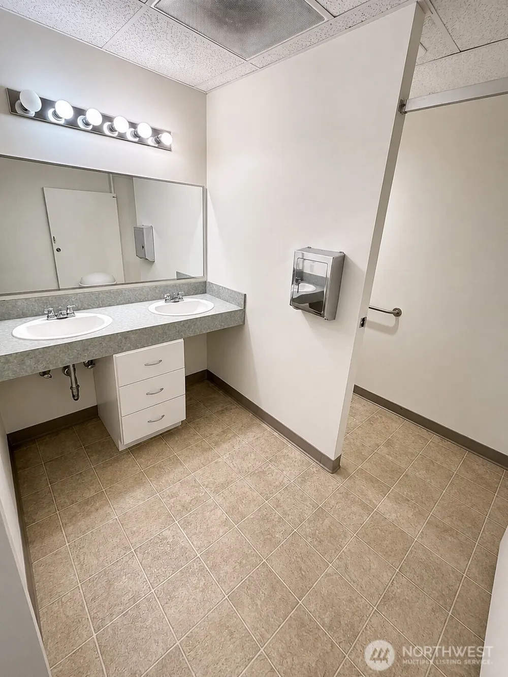 2225 4th Avenue #C200 Seattle, WA 98121