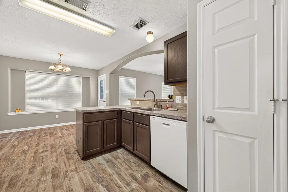 5437 Buffalo Circle Willis, TX 77378