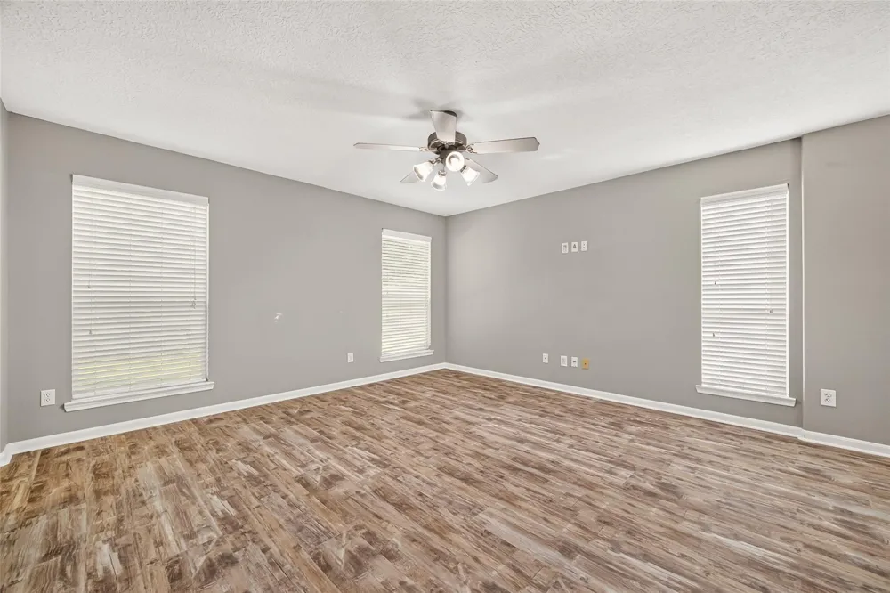 5437 Buffalo Circle Willis, TX 77378