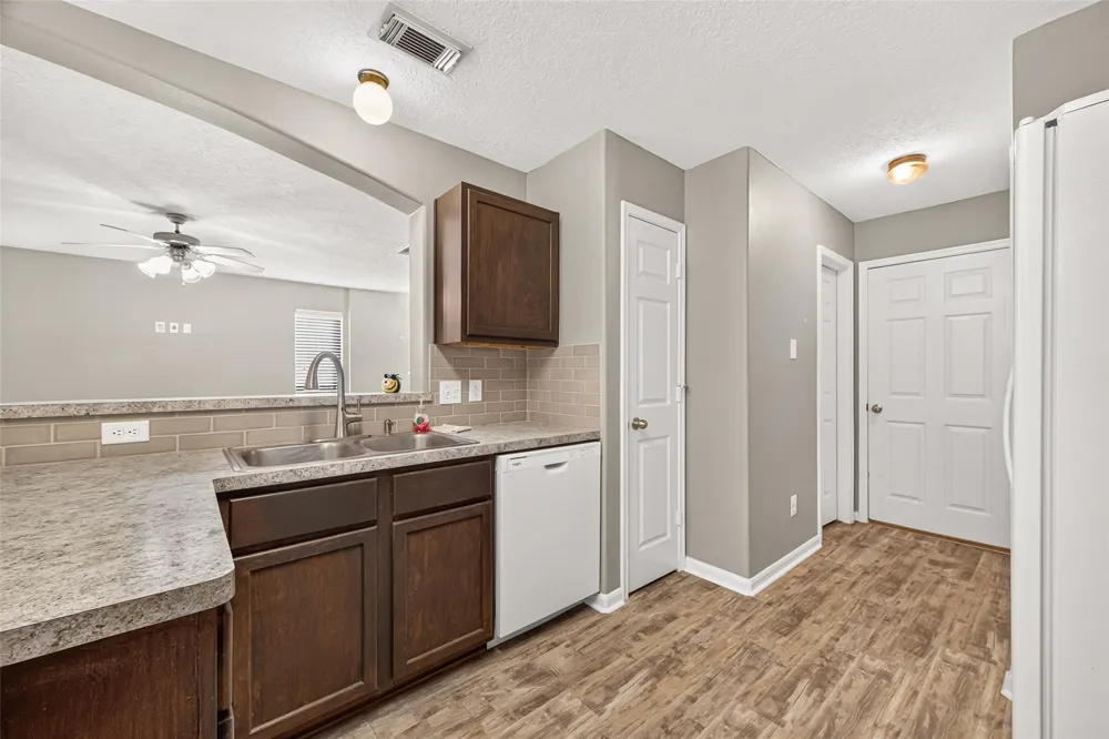 5437 Buffalo Circle Willis, TX 77378