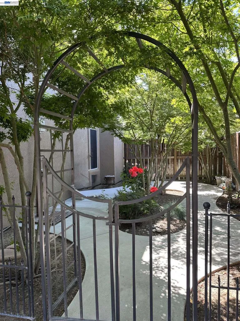 2301 Mountain Springs Dr Turlock, CA 95382