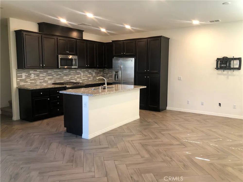 40448 Calle Real Murrieta, CA 92563