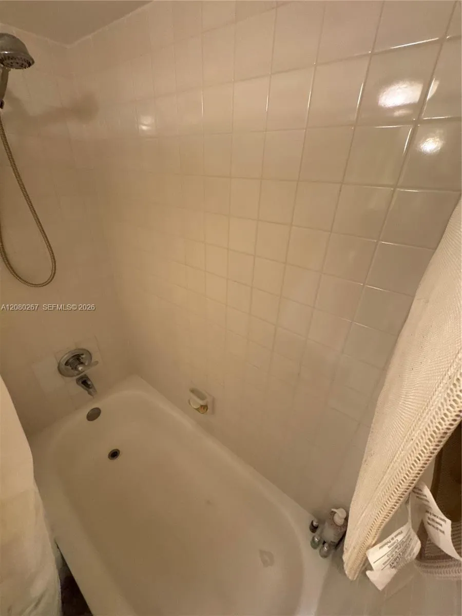 5613 Coral Lake Dr #201 Margate, FL 33063