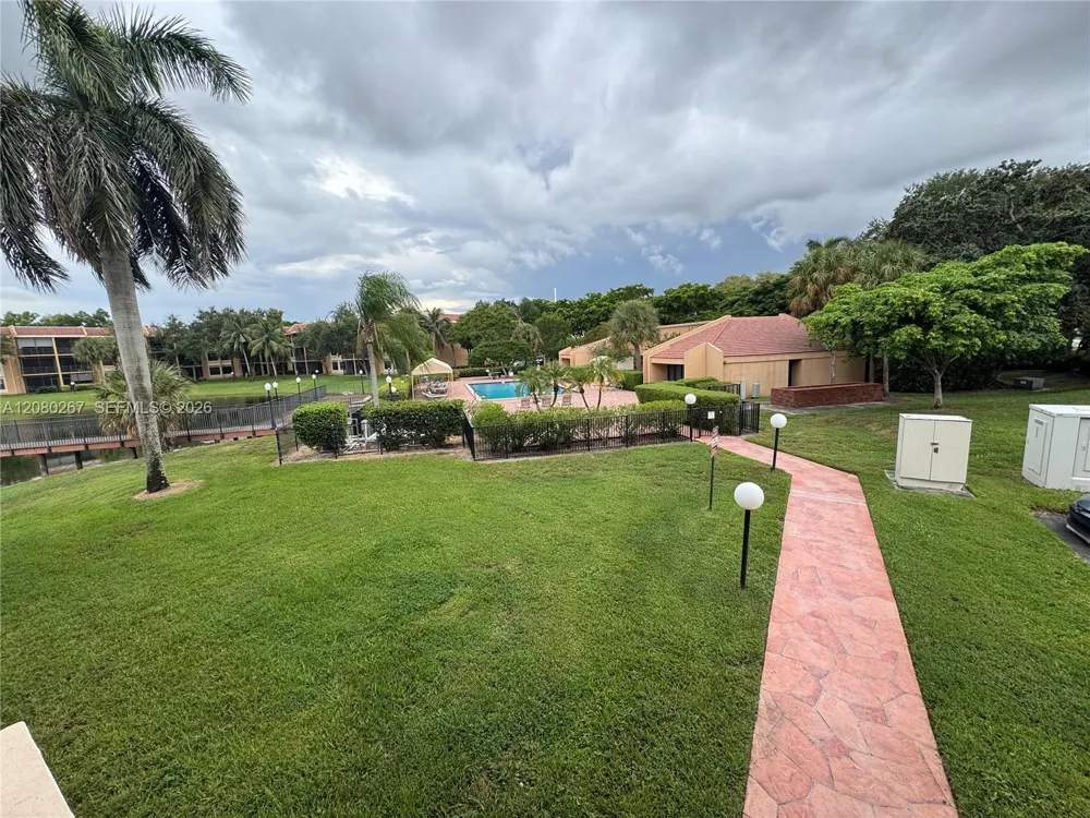 5613 Coral Lake Dr #201 Margate, FL 33063