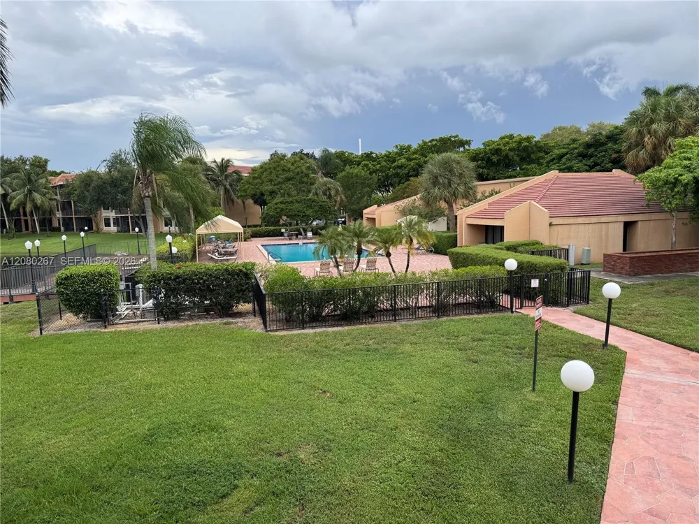 5613 Coral Lake Dr #201 Margate, FL 33063