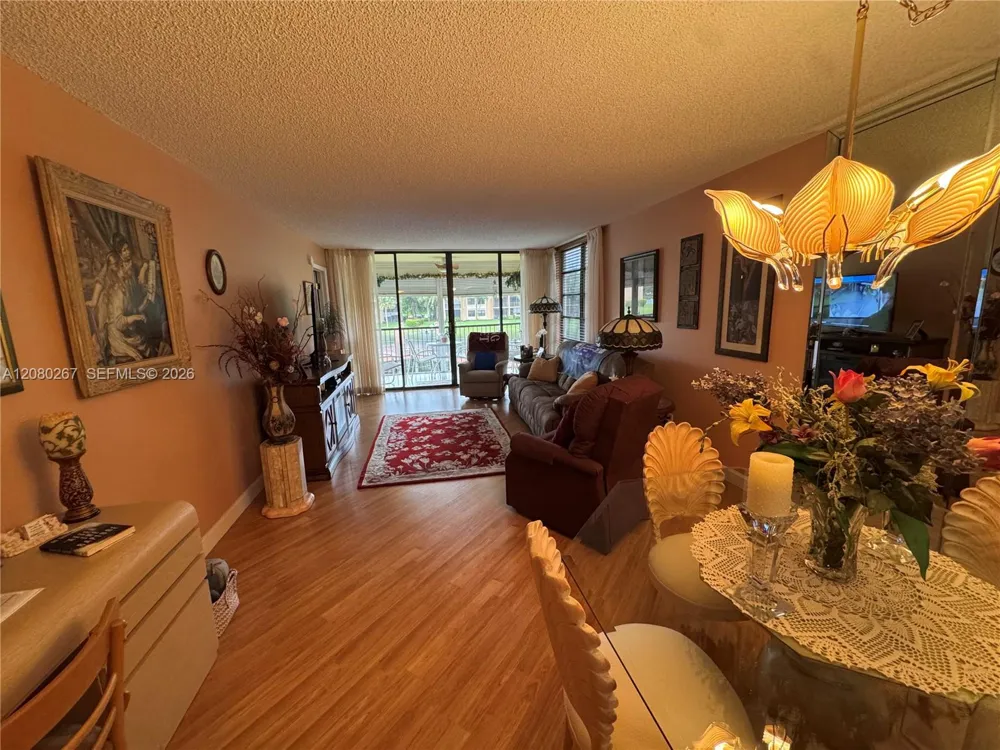 5613 Coral Lake Dr #201 Margate, FL 33063