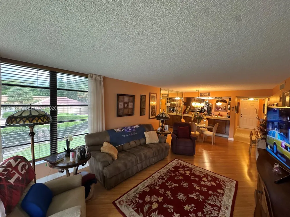 5613 Coral Lake Dr #201 Margate, FL 33063