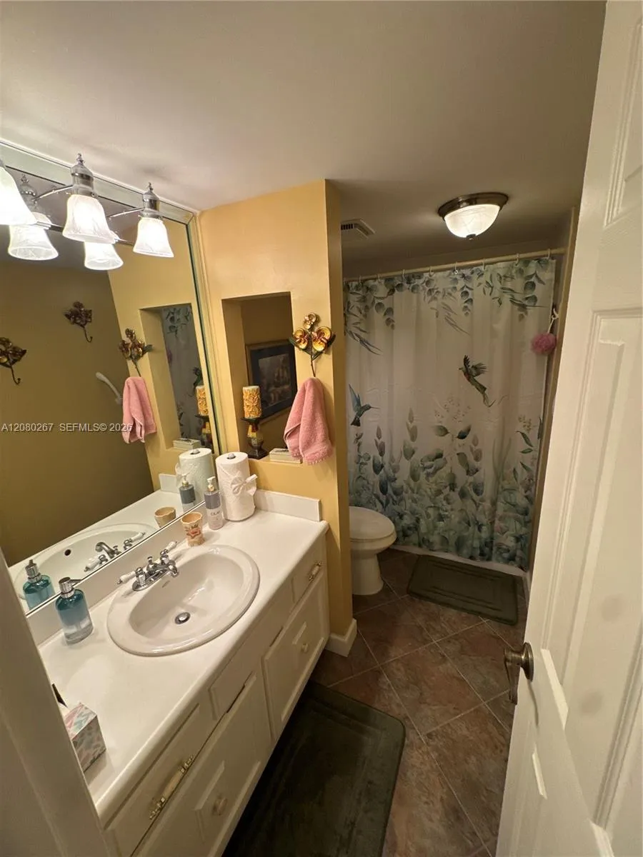 5613 Coral Lake Dr #201 Margate, FL 33063