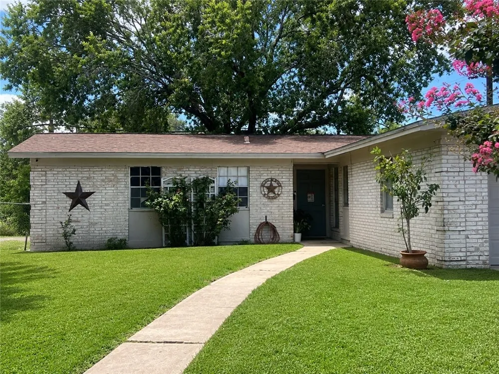 1737 Denver Street Portland, TX 78374