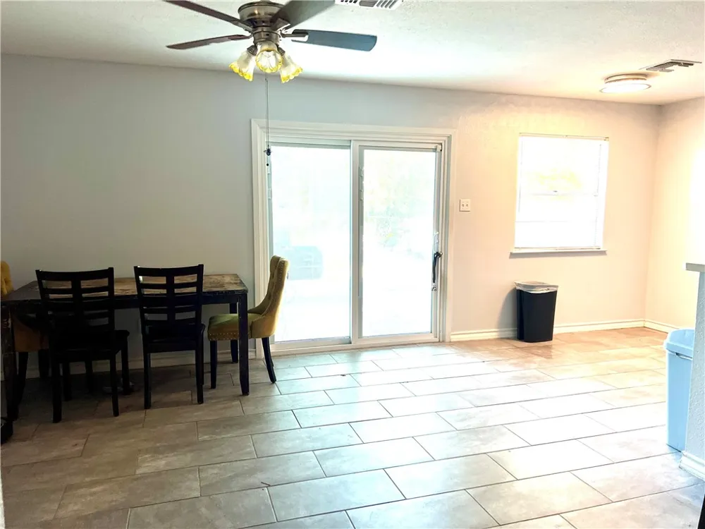 1737 Denver Street Portland, TX 78374