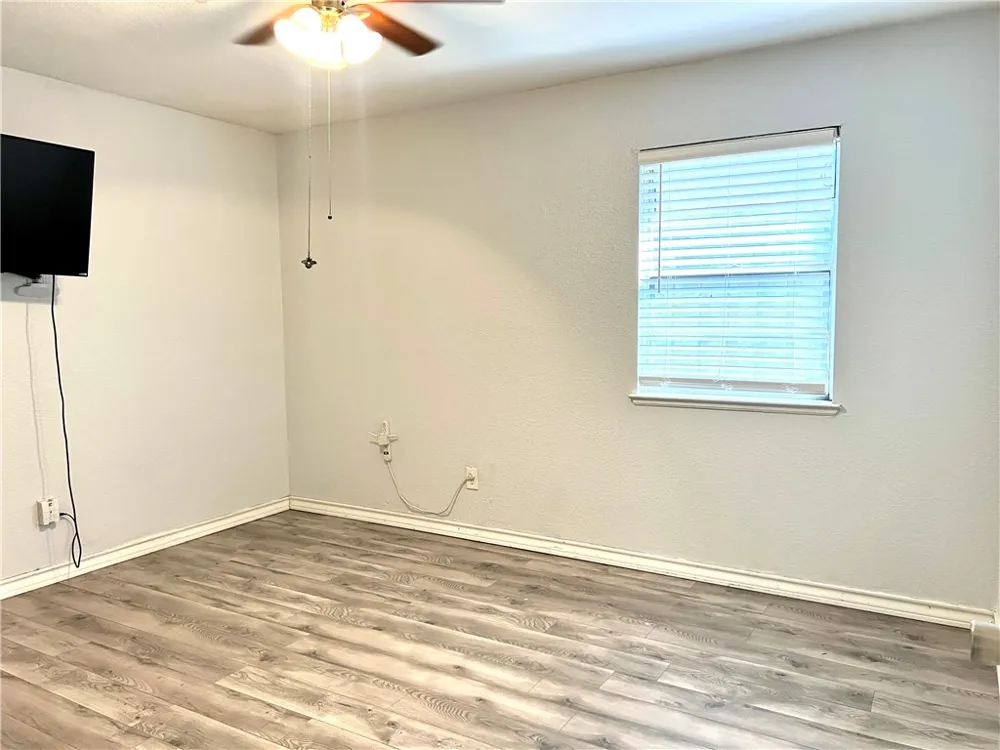 1737 Denver Street Portland, TX 78374