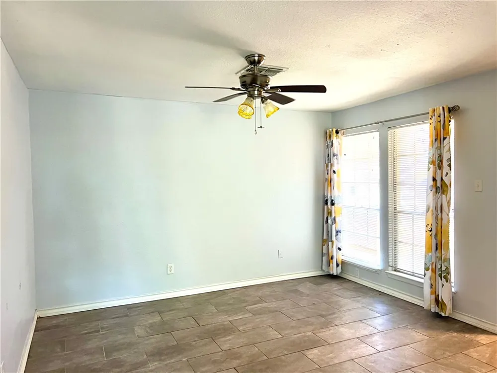 1737 Denver Street Portland, TX 78374