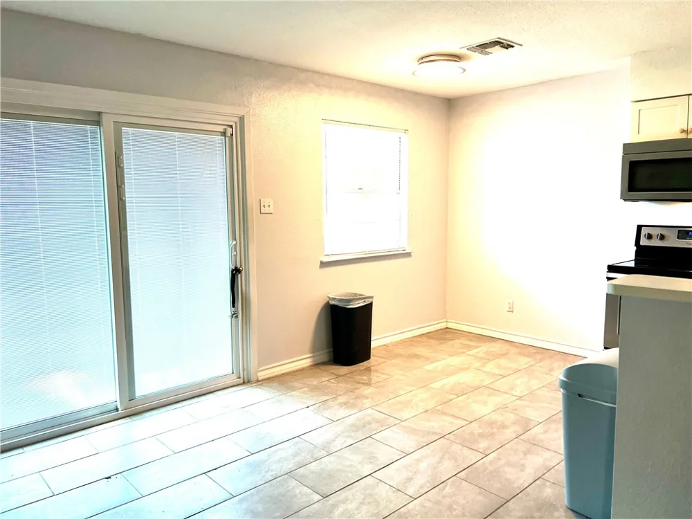 1737 Denver Street Portland, TX 78374