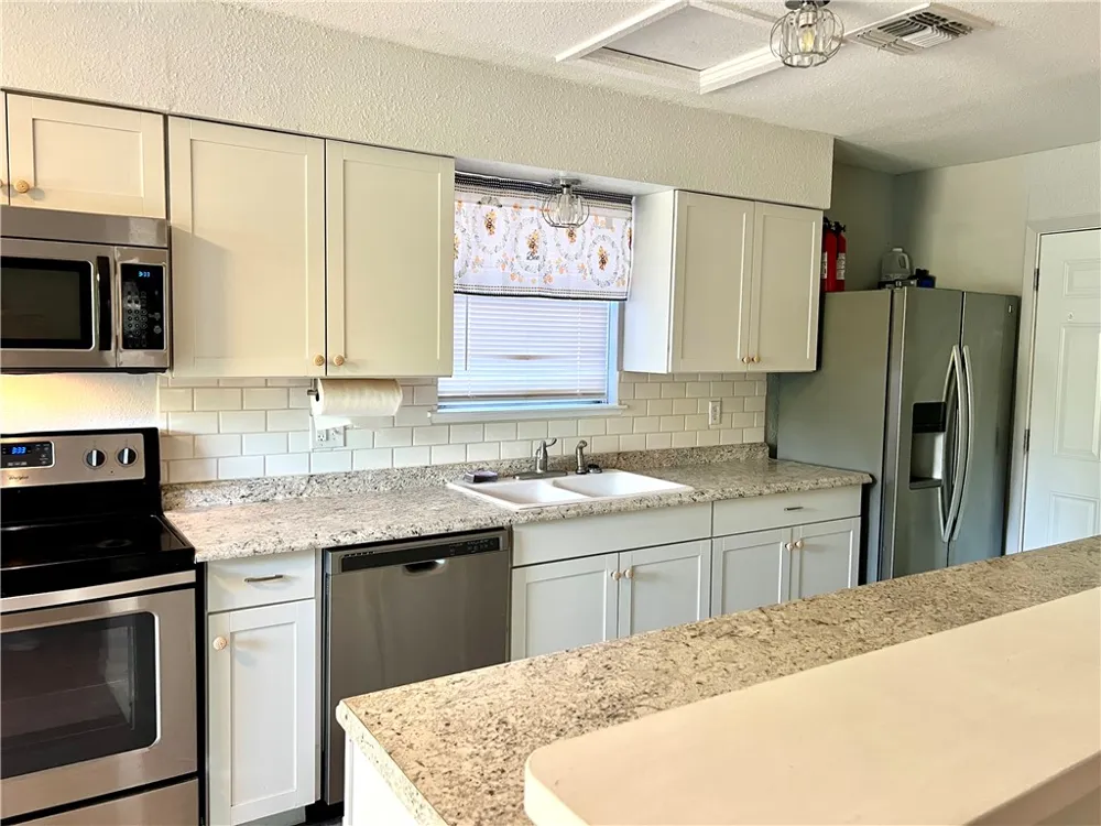 1737 Denver Street Portland, TX 78374