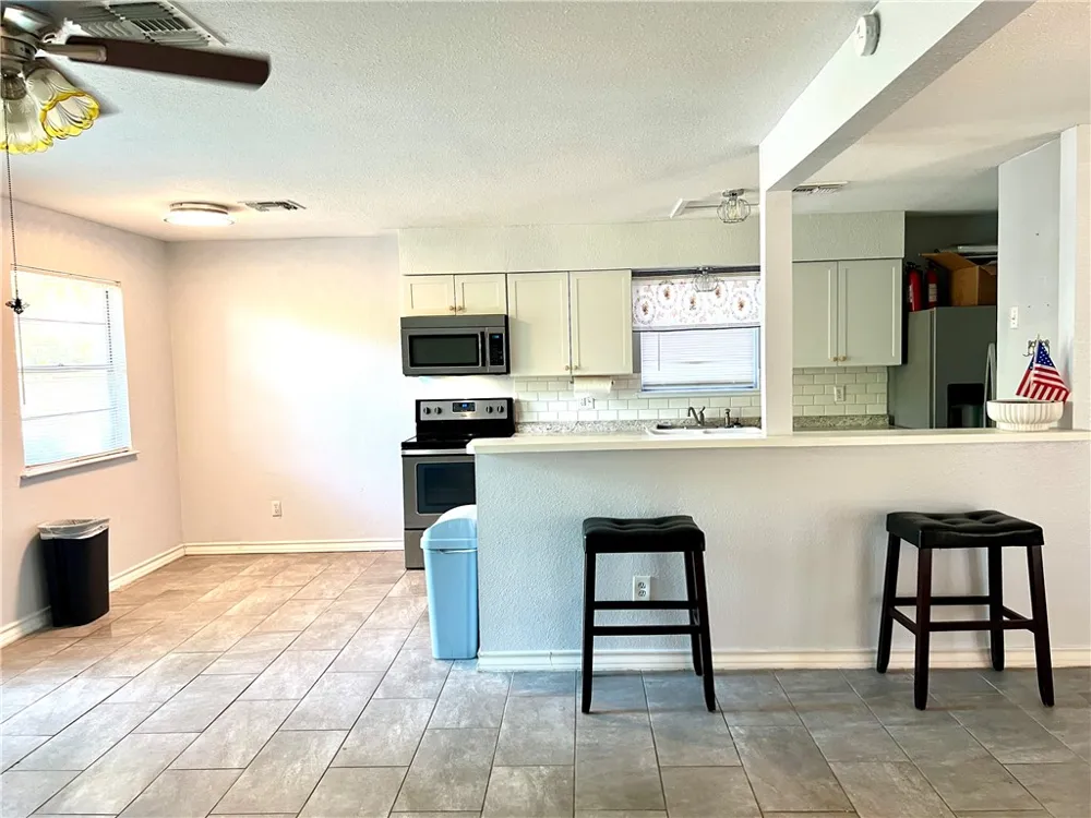 1737 Denver Street Portland, TX 78374