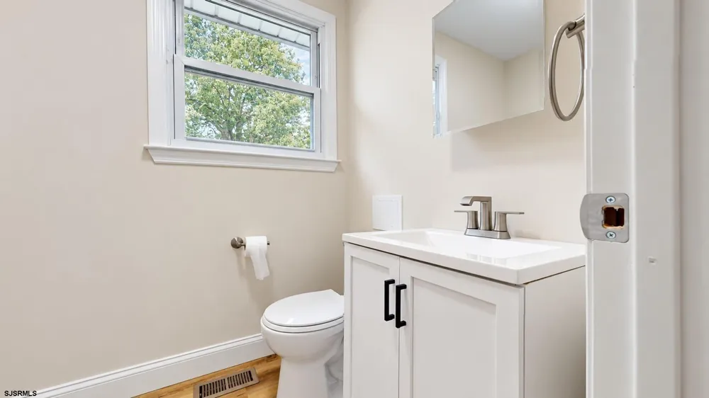 23 W Wilmont Ave Somers Point, NJ 08244